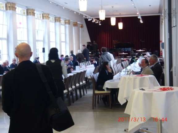 CIMG0135_der rechte Fluegel am Beginn.jpg